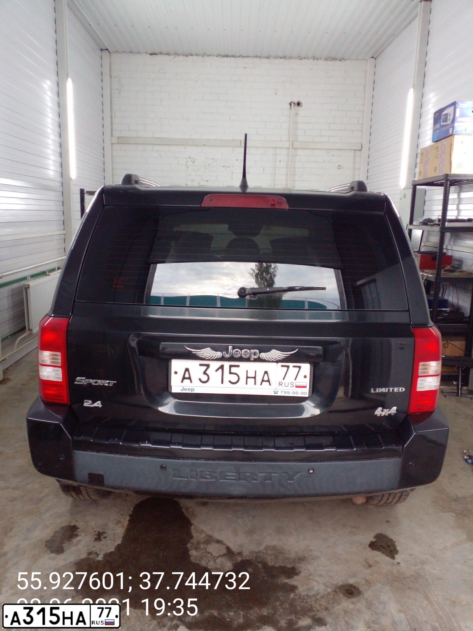 Фото автомобиля JEEP LIBERTY, 2008 — госномер А315НА77. Цвет: ЧЕРНЫЙ