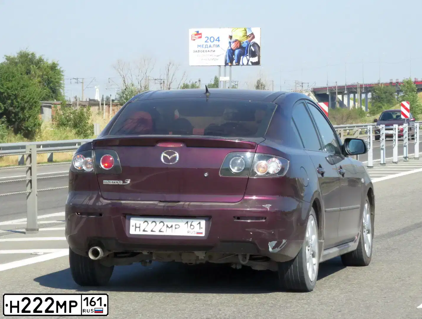 Фото автомобиля MAZDA 3, 2006 — госномер Н222МР161. Цвет: ТЕМНО-ВИШНЕВЫЙ
