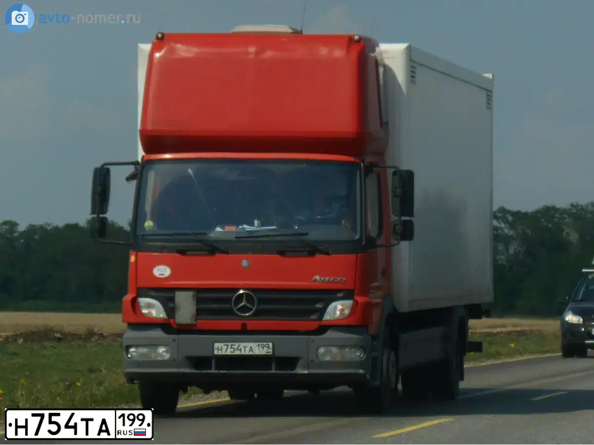 Фото автомобиля MERCEDES ATEGO, 2005 — госномер А165СР750. Цвет: Красный