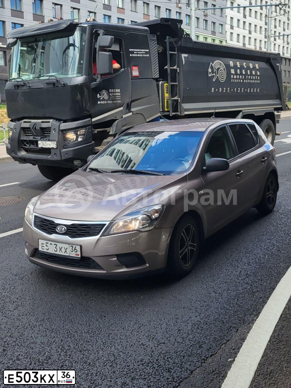 Фото автомобиля KIA CEE'D, 2012 — госномер Е503КХ36. Цвет: БЕЖЕВЫЙ