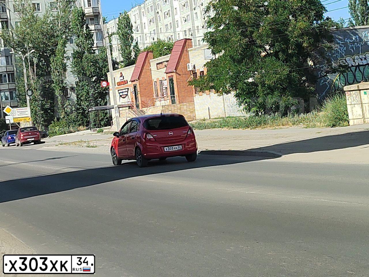 Фото автомобиля OPEL CORSA, 2008 — госномер М838РТ134. Цвет: Красный