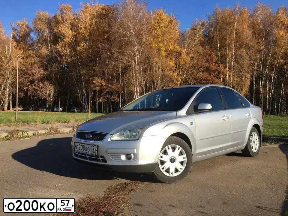 Фото автомобиля FORD FOCUS, 2006 — госномер Р700РМ46. Цвет: Серебристый