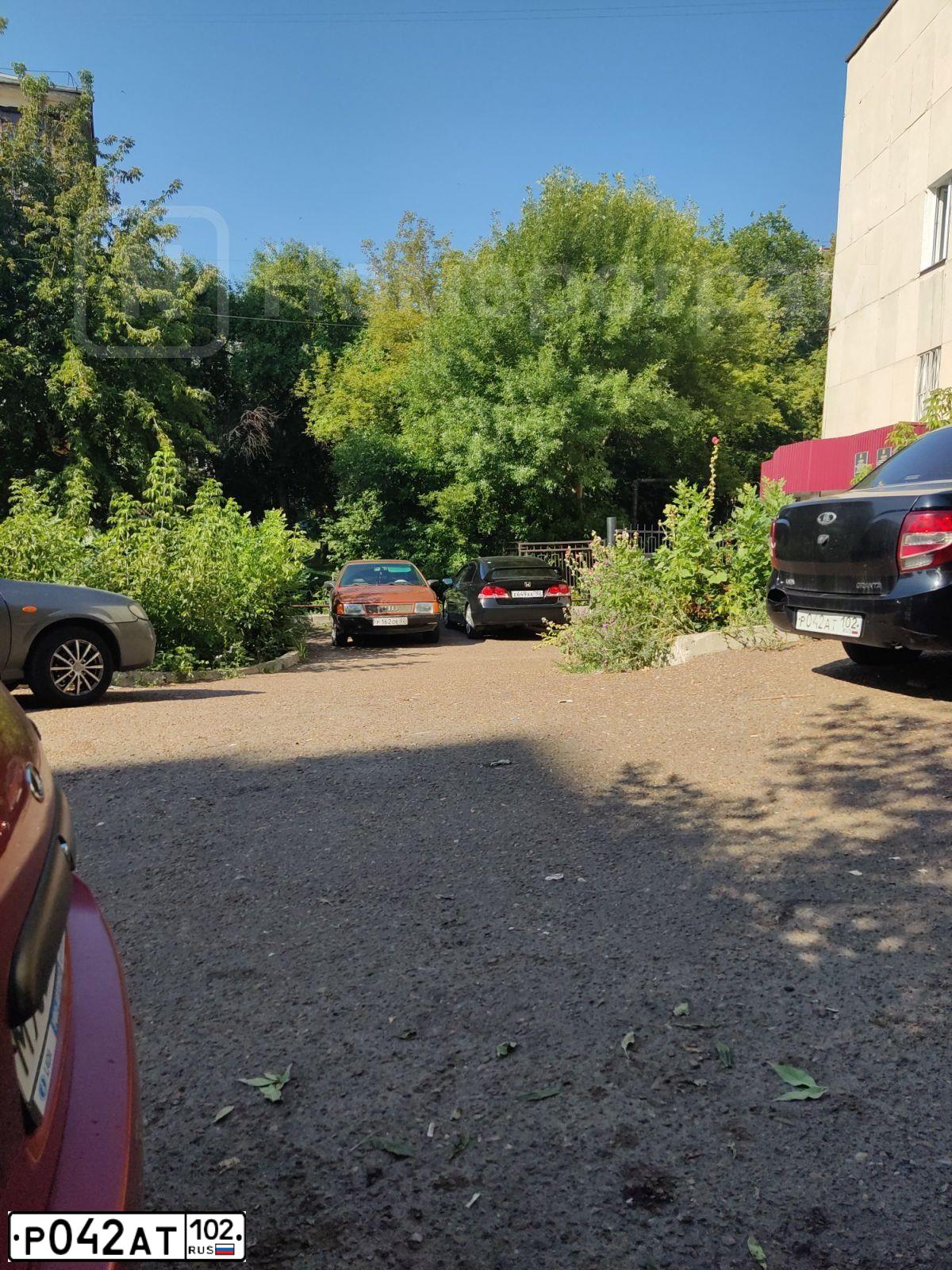 Фото автомобиля LADA 2190 GRANTA, 2013 — госномер Р042АТ102. Цвет: СИНЕ-ЧЕРНЫЙ