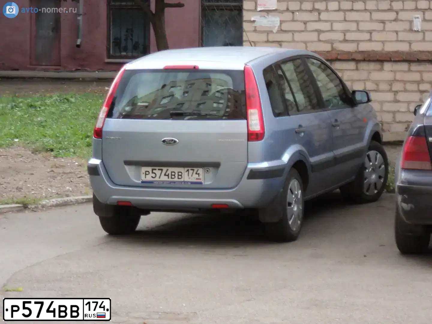 Фото автомобиля FORD FUSION, 2006 — госномер Р574ВВ174. Цвет: СЕРО-ГОЛУБОЙ