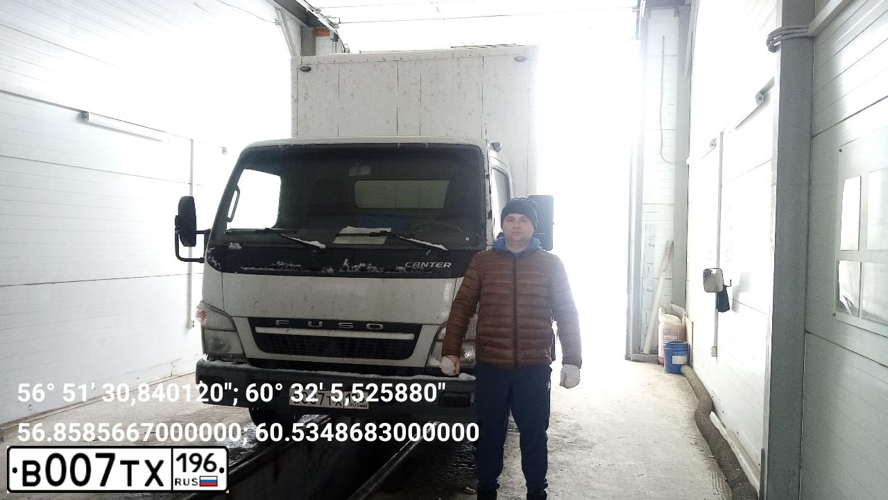 Фото автомобиля FUSO CANTER, 2013 — госномер В007ТХ196. Цвет: БЕЛЫЙ
