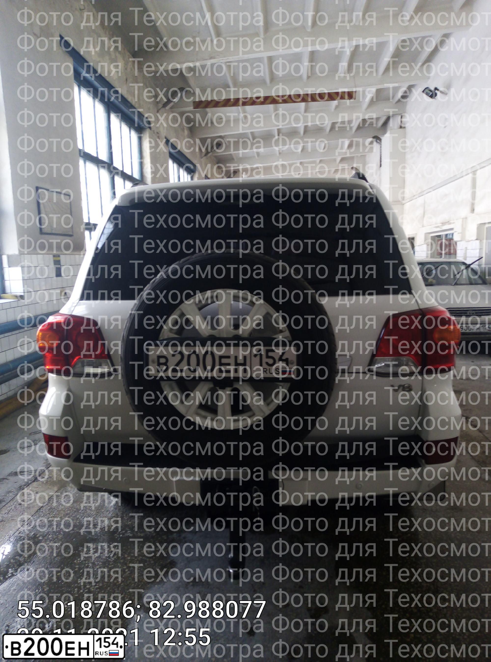 Фото автомобиля TOYOTA LANDCRUISER 200, 2015 — госномер Т500РВ55. Цвет: Белый