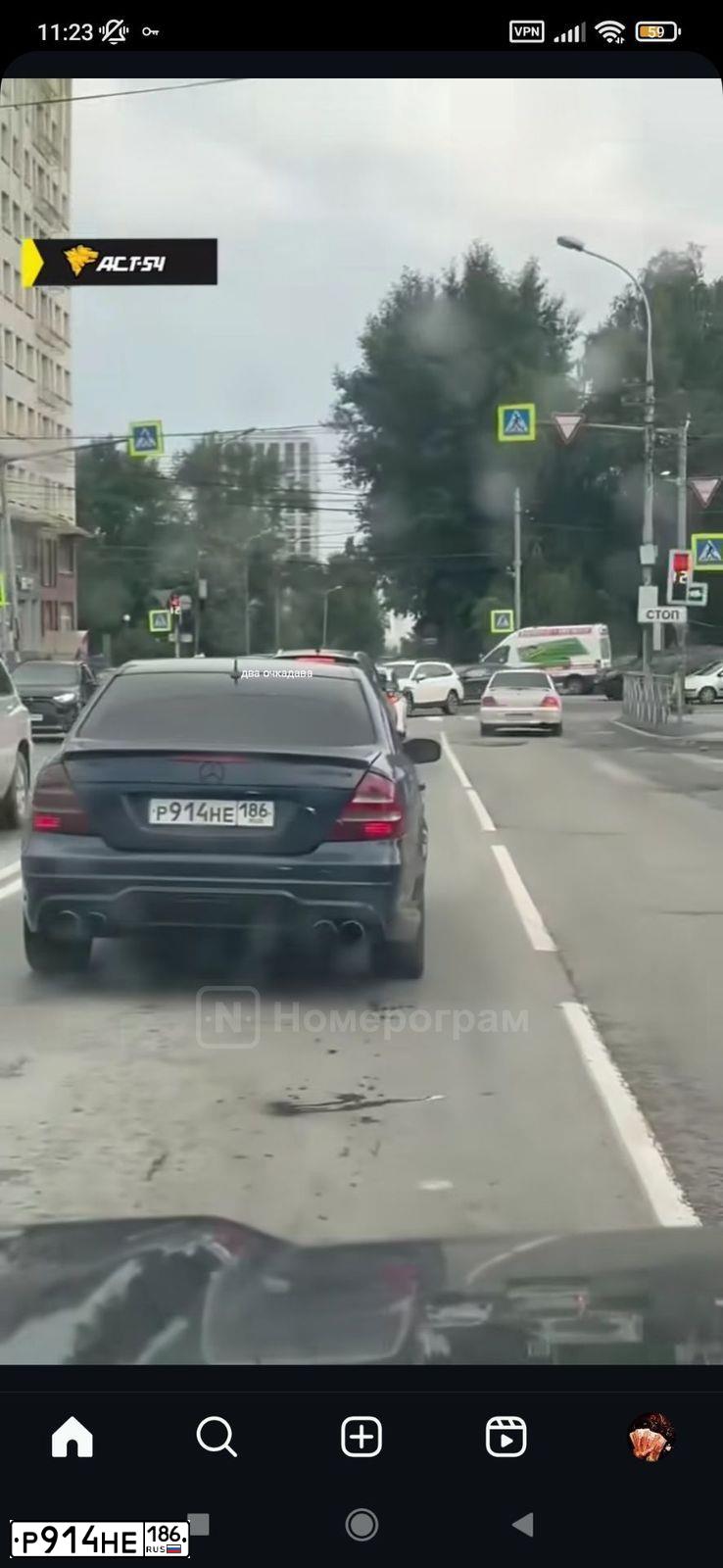 Фото автомобиля MERCEDES E-KLASSE, 2002 — госномер Р914НЕ186. Цвет: синий