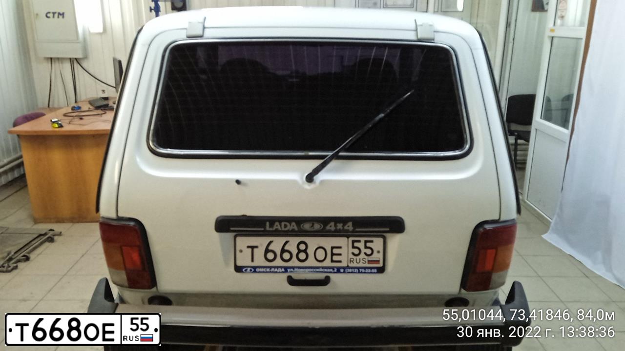 Фото автомобиля LADA 2121 NIVA, 2013 — госномер Т668ОЕ55. Цвет: Белый