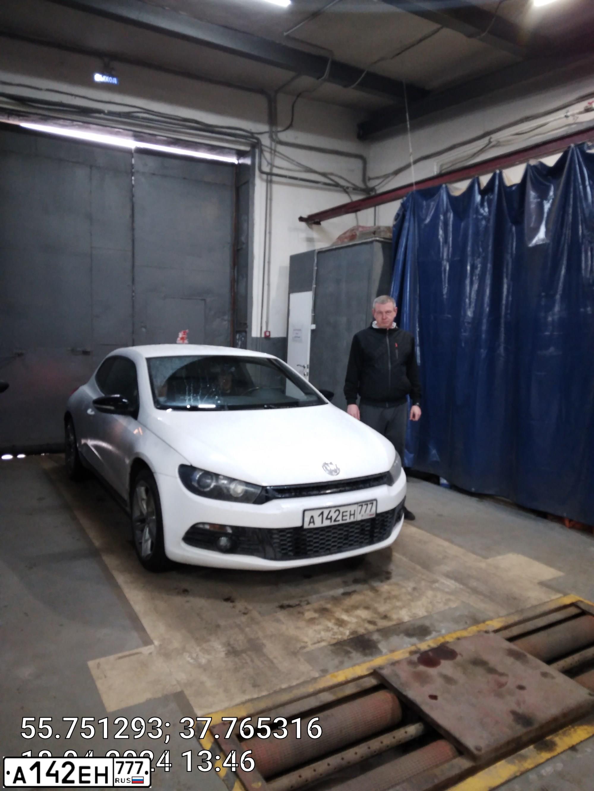 Фото автомобиля VOLKSWAGEN SCIROCCO, 2011 — госномер Р994ЕТ977. Цвет: Белый