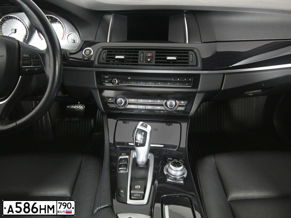 Фото автомобиля BMW SERIE 5, 2016 — госномер А586НМ790. Цвет: СЕРЫЙ МЕТАЛЛИК