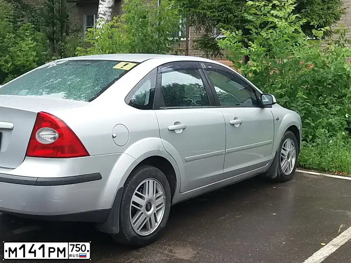 Фото автомобиля FORD FOCUS, 2007 — госномер А518ВЕ550. Цвет: СЕРЕБРИСТЫЙ