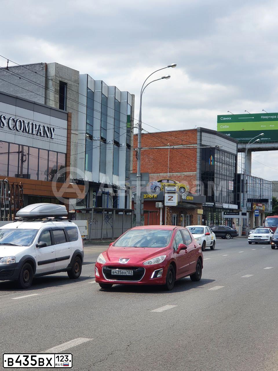 Фото автомобиля PEUGEOT 308, 2011 — госномер В435ВХ123. Цвет: КРАСНЫЙ