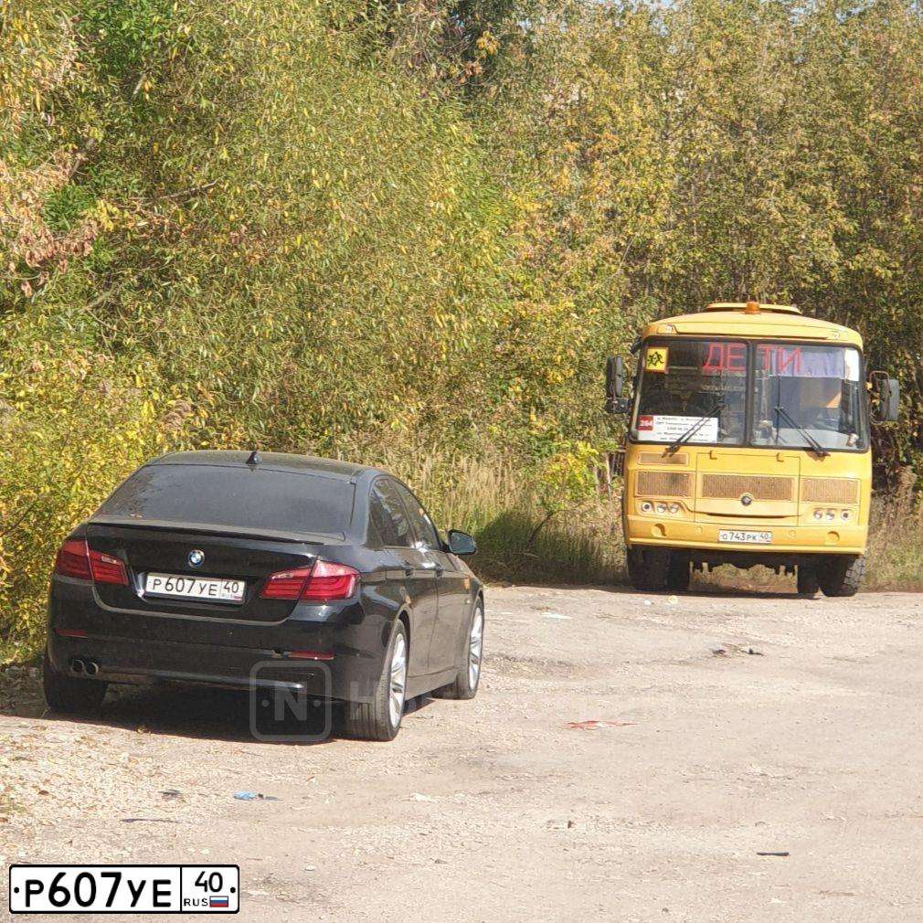 Фото автомобиля BMW SERIE 5, 2010 — госномер Р607УЕ40. Цвет: ЧЕРНЫЙ