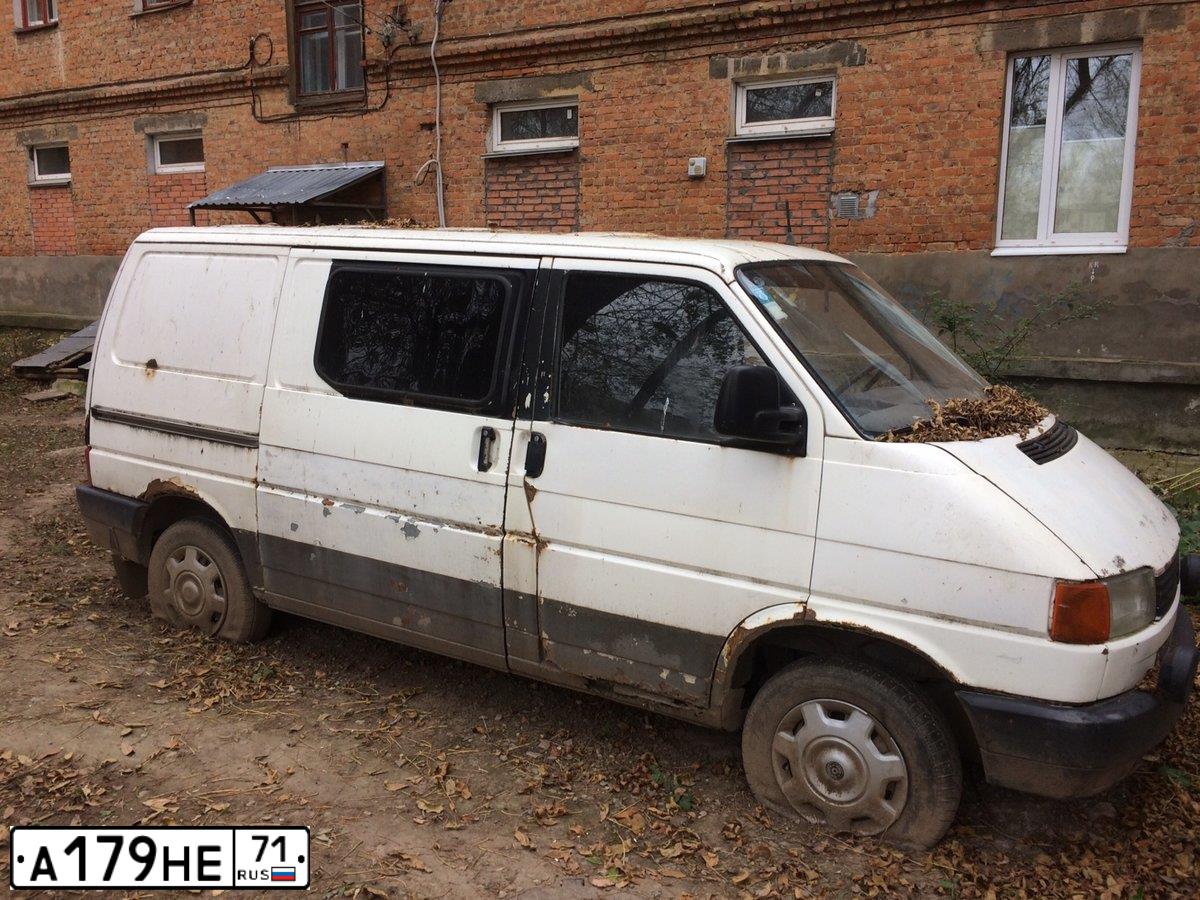 Фото автомобиля VOLKSWAGEN TRANSPORTER, 1991 — госномер В155ВО181. Цвет: Белый