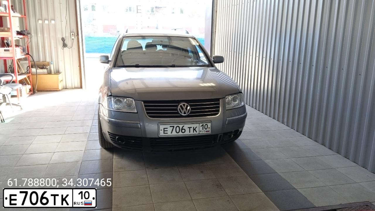 Фото автомобиля VOLKSWAGEN PASSAT, 2003 — госномер Е706ТК10. Цвет: Серый
