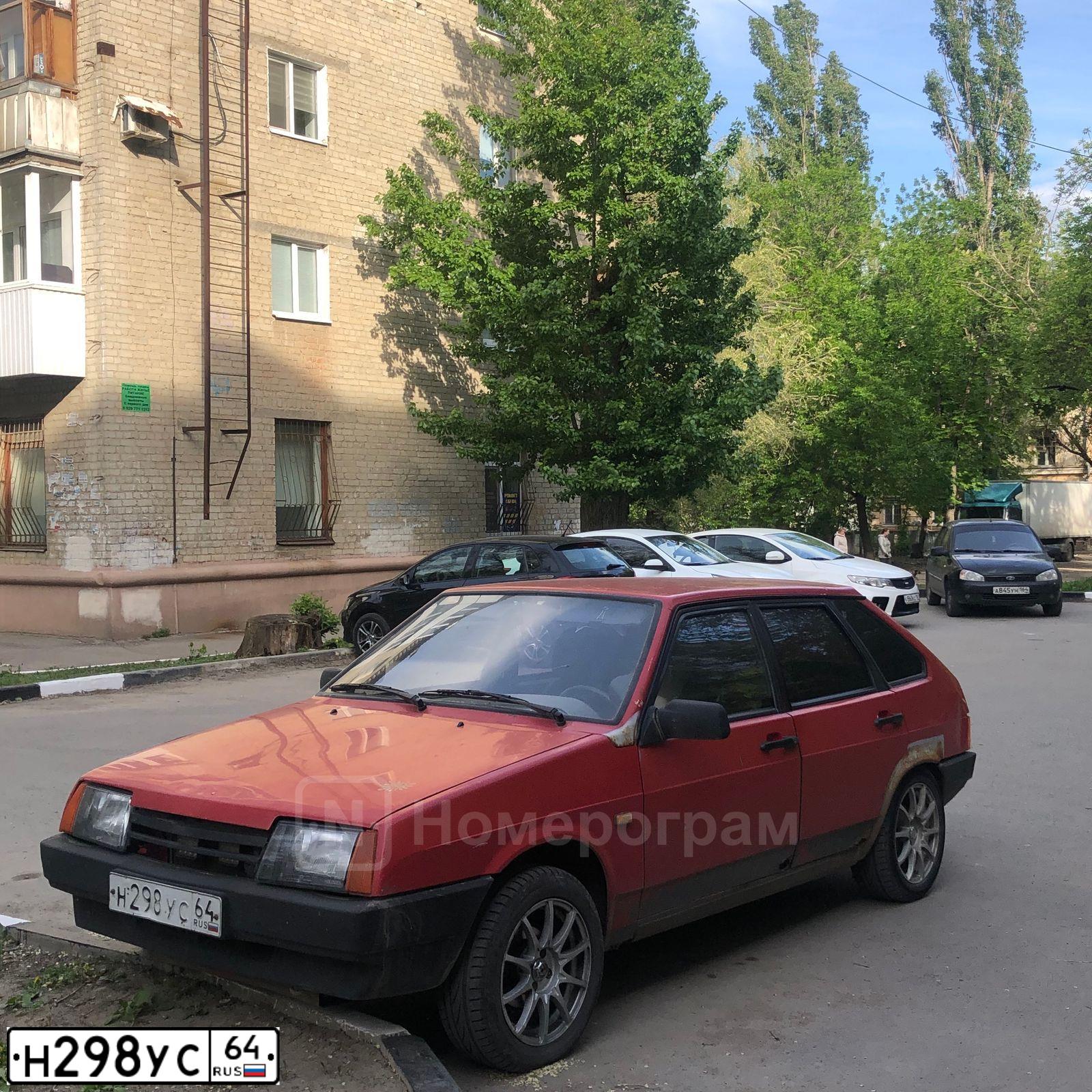 Фото автомобиля LADA 2109 SAMARA, 1998 — госномер Н298УС64. Цвет: Красный
