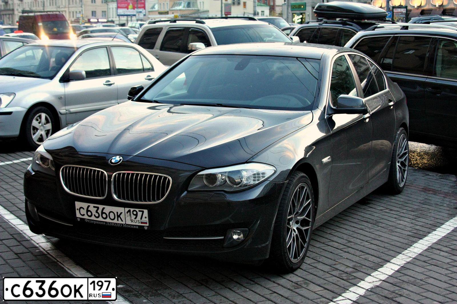Фото автомобиля BMW SERIE 5, 2011 — госномер Р191РТ77. Цвет: ТЕМНО-СЕРЫЙ