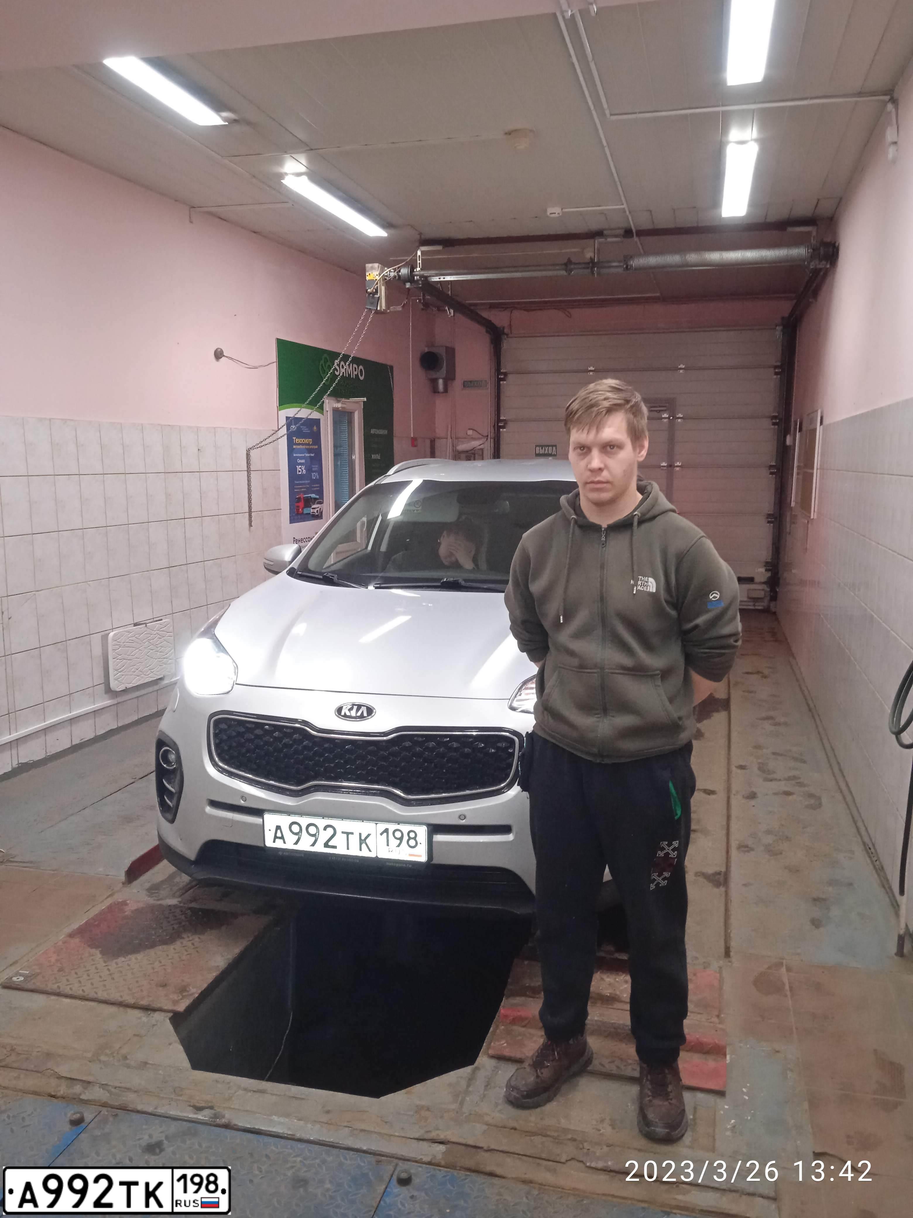 Фото автомобиля KIA SPORTAGE, 2018 — госномер Е410ТН69. Цвет: Серебристый