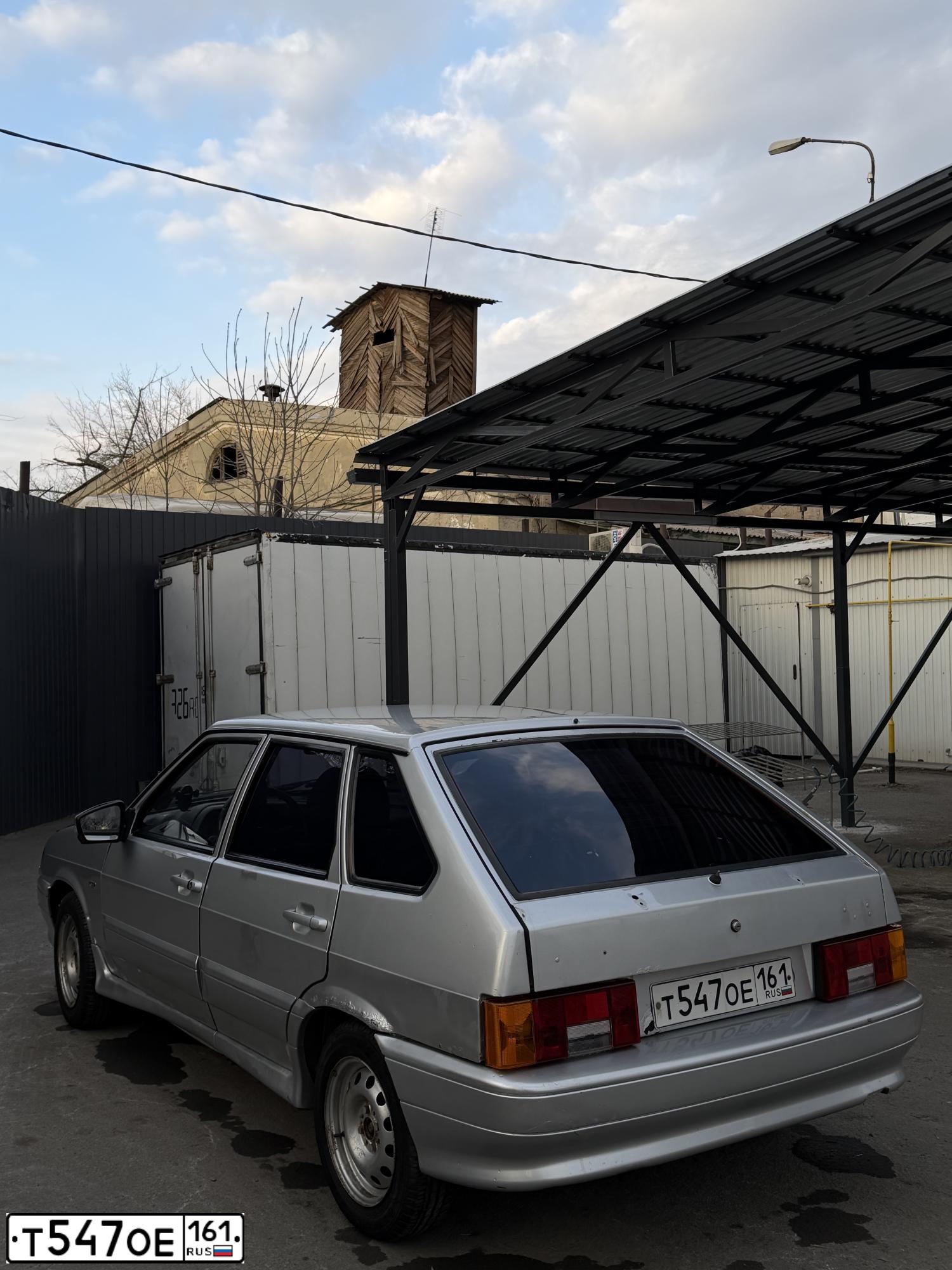 Фото автомобиля LADA 2114 SAMARA, 2004 — госномер Т547ОЕ161. Цвет: СВЕТЛО-СЕРЕБР.МЕТАЛЛ
