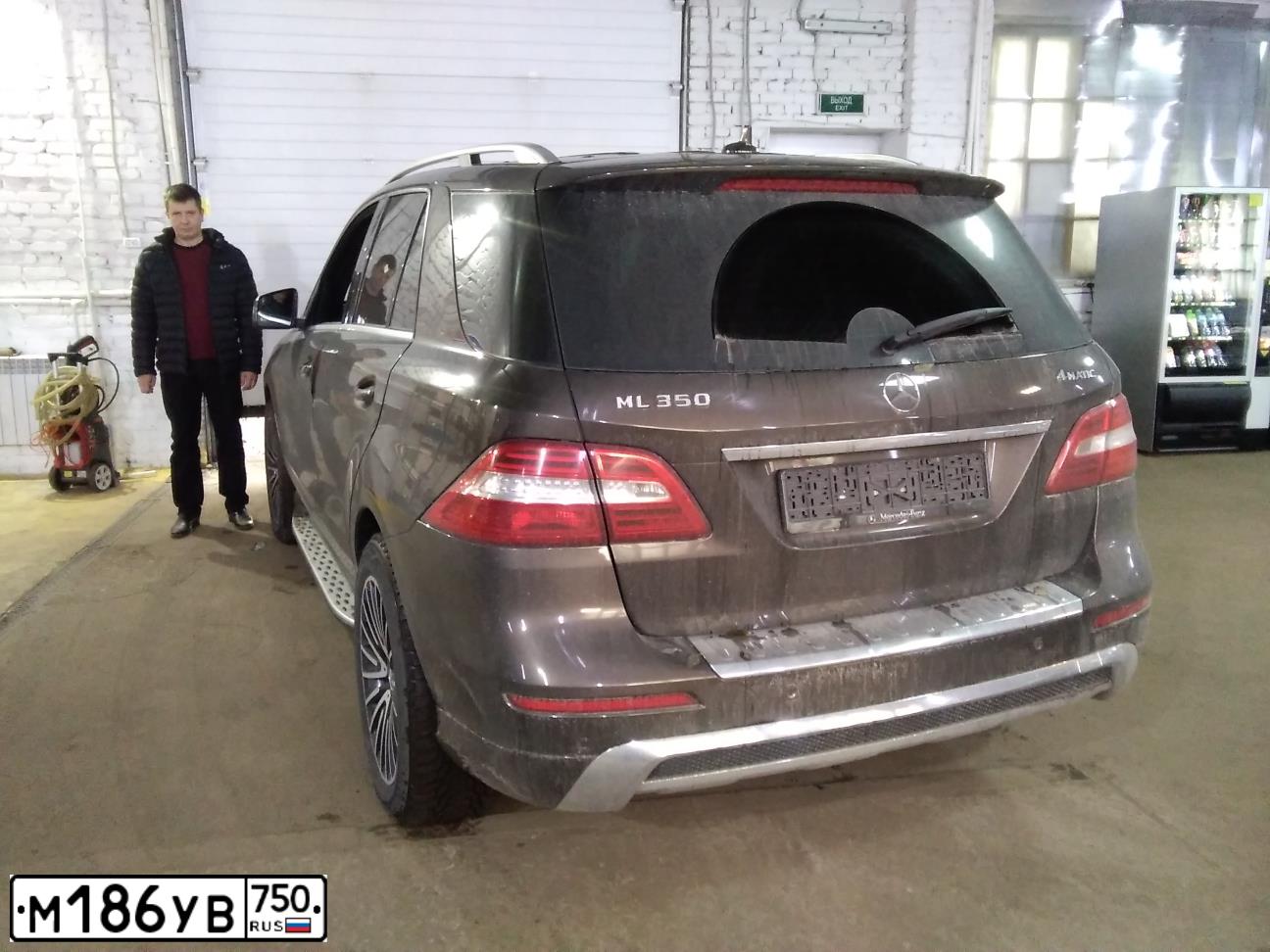 Фото автомобиля МЕРСЕДЕС БЕНЦ ML 350 4MATIC, 2013 — госномер К818КМ977. Цвет: Коричневый