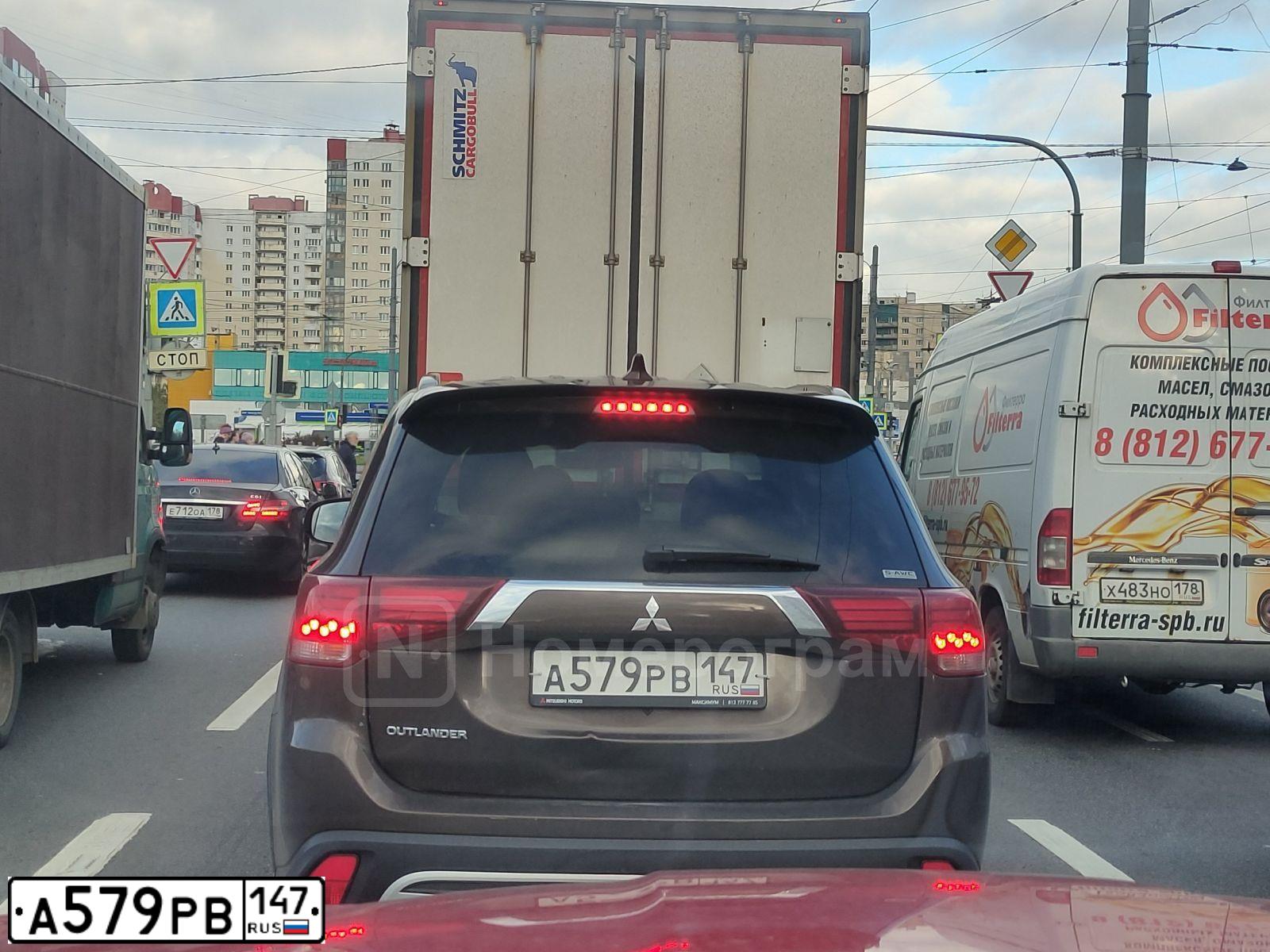 Фото автомобиля MITSUBISHI OUTLANDER, 2021 — госномер А579РВ147. Цвет: Коричневый