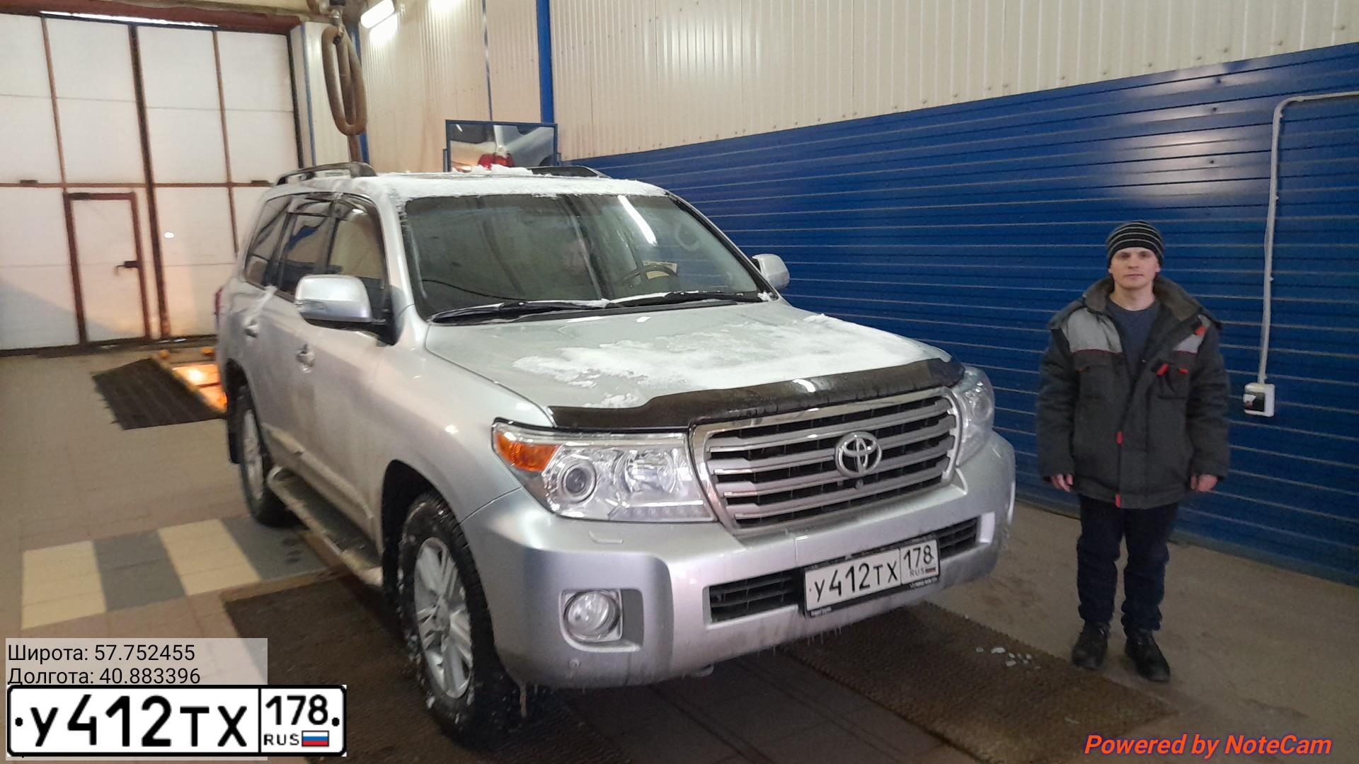 Фото автомобиля TOYOTA LANDCRUISER 200, 2014 — госномер У823КВ44. Цвет: Серебристый