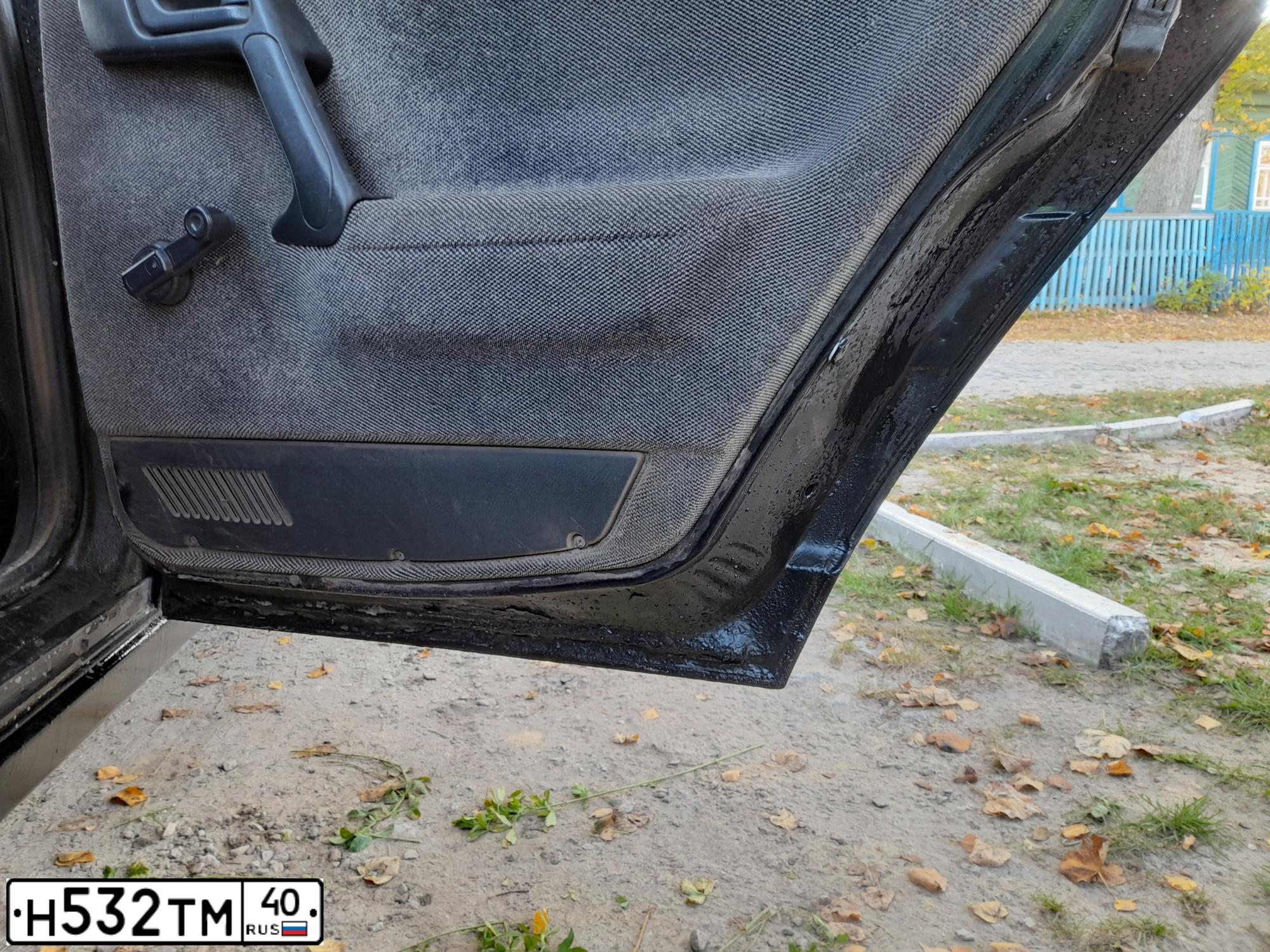 Фото автомобиля LADA 2110 LADA, 2006 — госномер Н532ТМ40. Цвет: ЧЕРНЫЙ