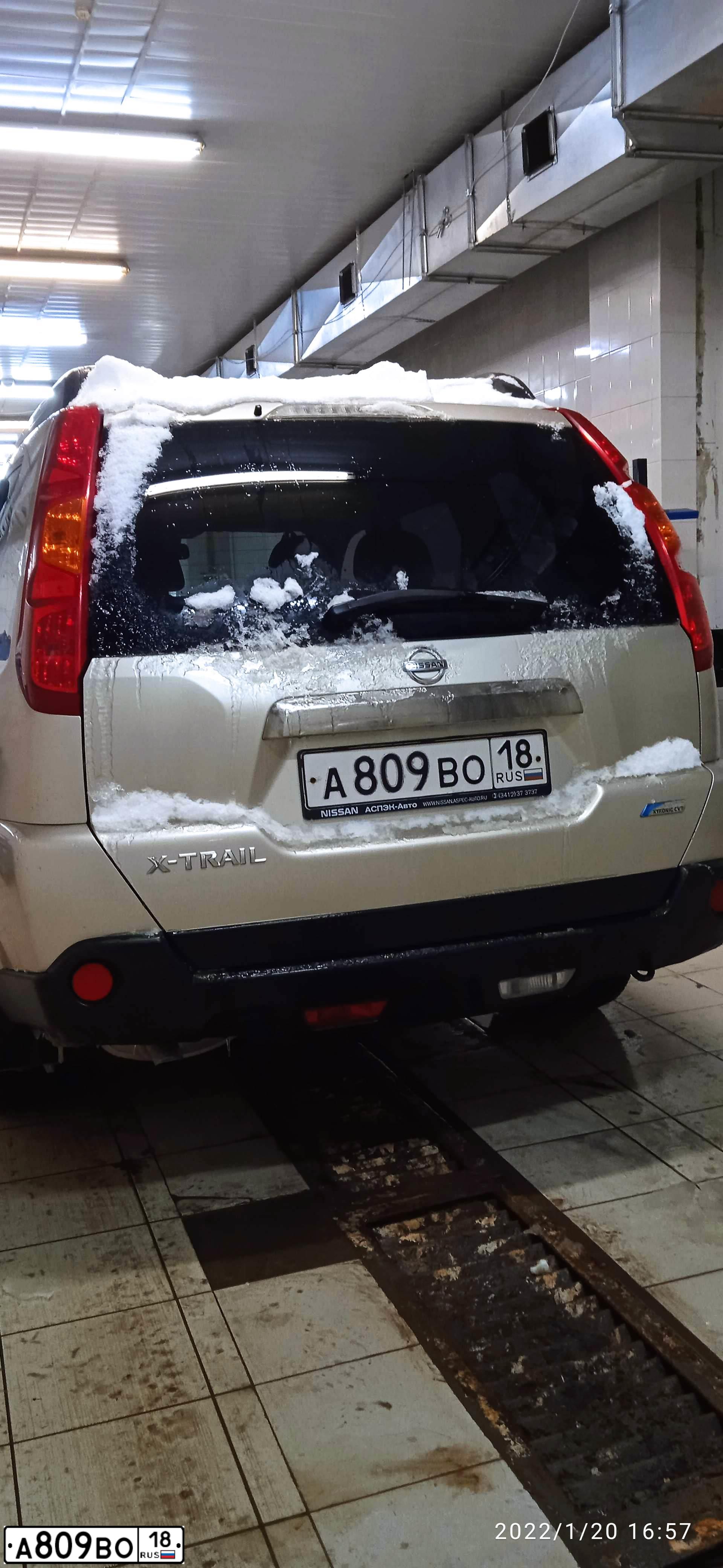 Фото автомобиля NISSAN X-TRAIL, 2010 — госномер А809ВО18. Цвет: ЗОЛОТИСТЫЙ