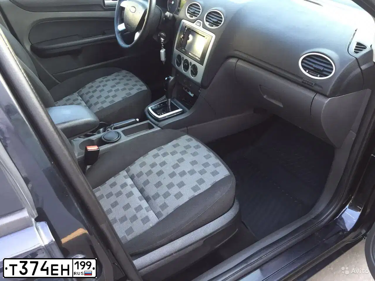 Фото автомобиля FORD FOCUS, 2007 — госномер Т374ЕН199. Цвет: ЧЕРНЫЙ