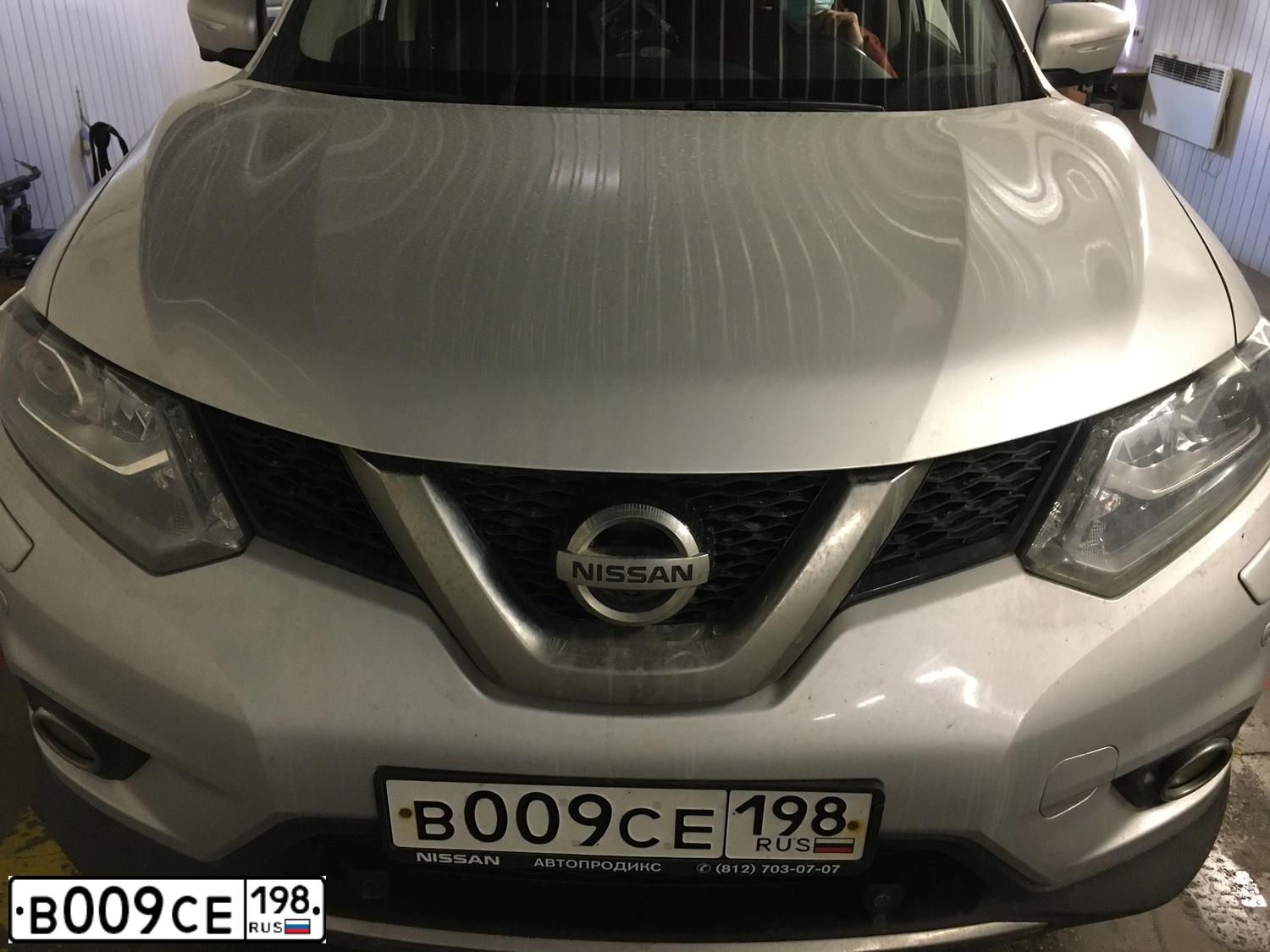 Фото автомобиля NISSAN X-TRAIL, 2016 — госномер В009СЕ198. Цвет: Серебристый
