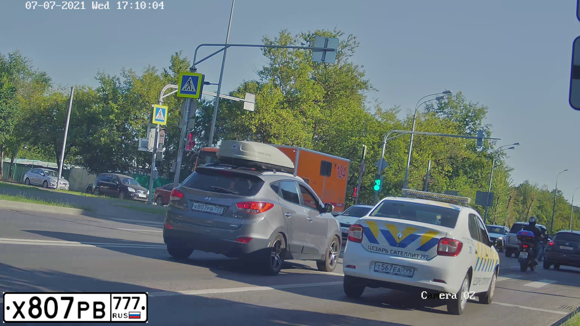 Фото автомобиля HYUNDAI IX35, 2012 — госномер Х807РВ777. Цвет: СЕРЫЙ