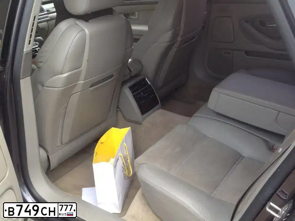 Фото автомобиля AUDI A8, 2004 — госномер Н756ХХ05. Цвет: ТЕМНО-СЕРЫЙ
