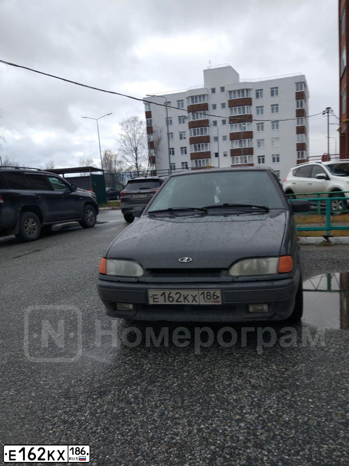 Фото автомобиля LADA 2114, 2012 — госномер М329КО186. Цвет: СИНЕ-ЧЕРНЫЙ