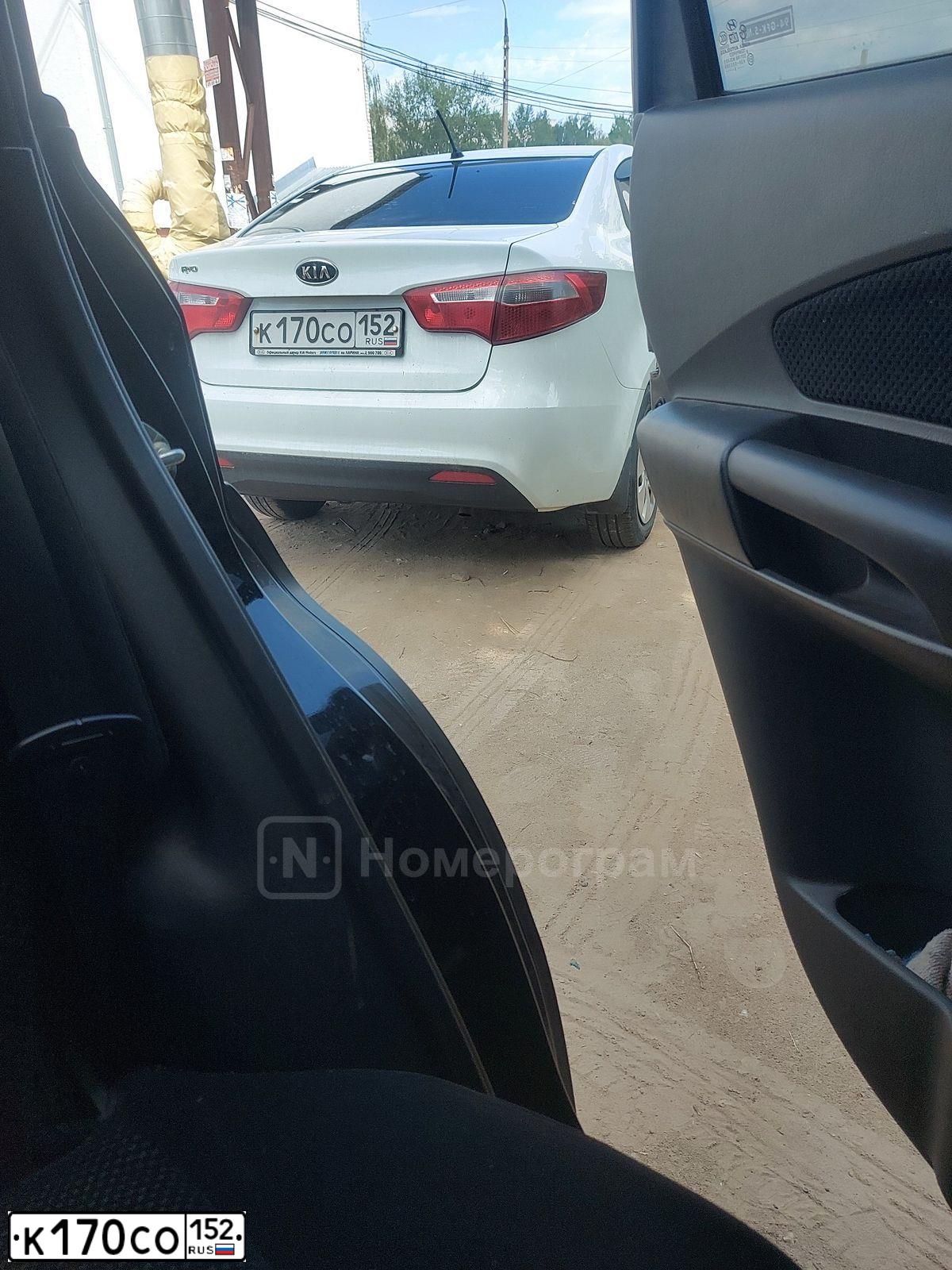 Фото автомобиля VOLKSWAGEN TOUAREG, 2010 — госномер В140СВ152. Цвет: БЕЛЫЙ