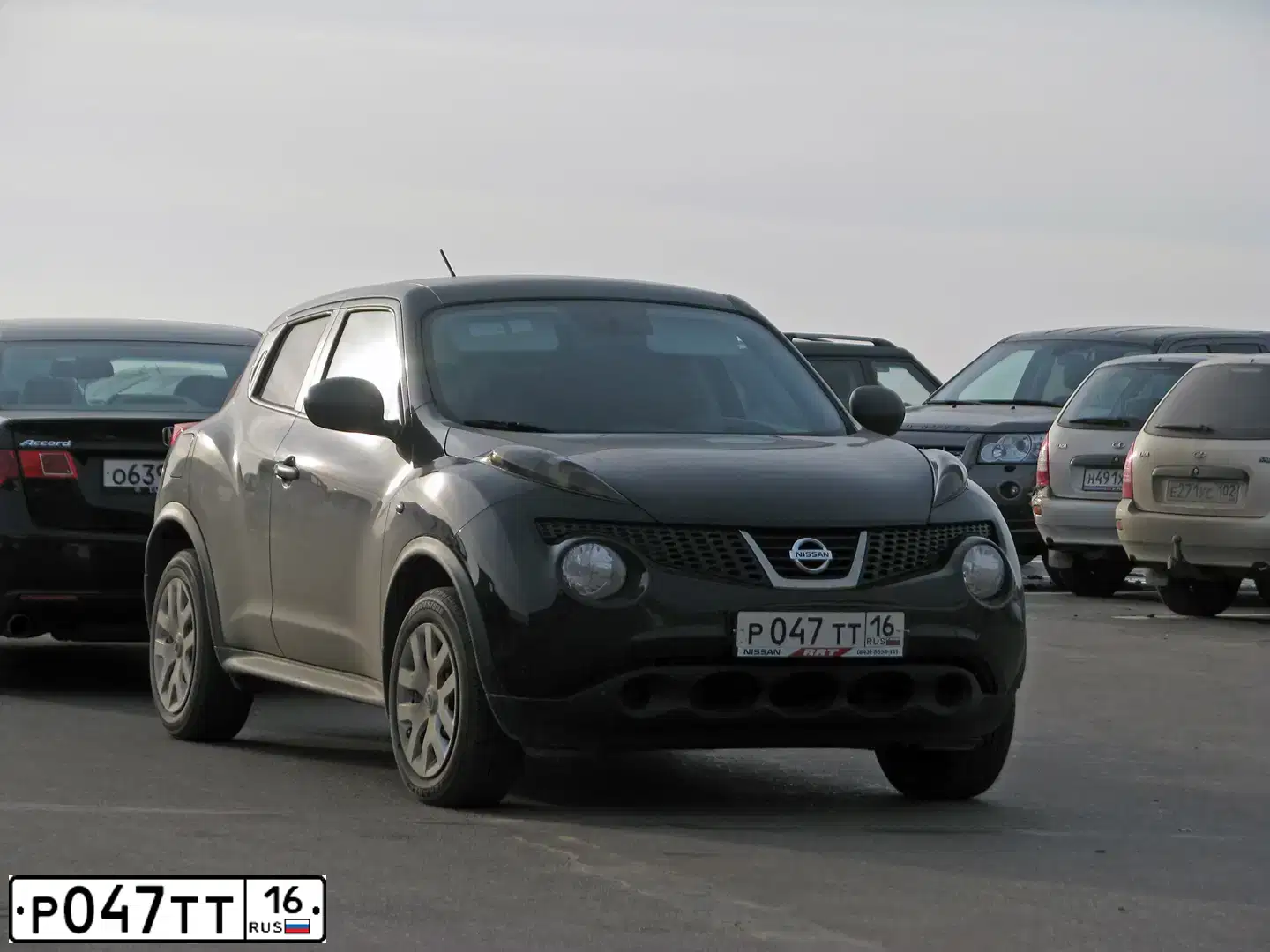 Фото автомобиля NISSAN JUKE, 2011 — госномер М990УТ33. Цвет: ЧЕРНЫЙ