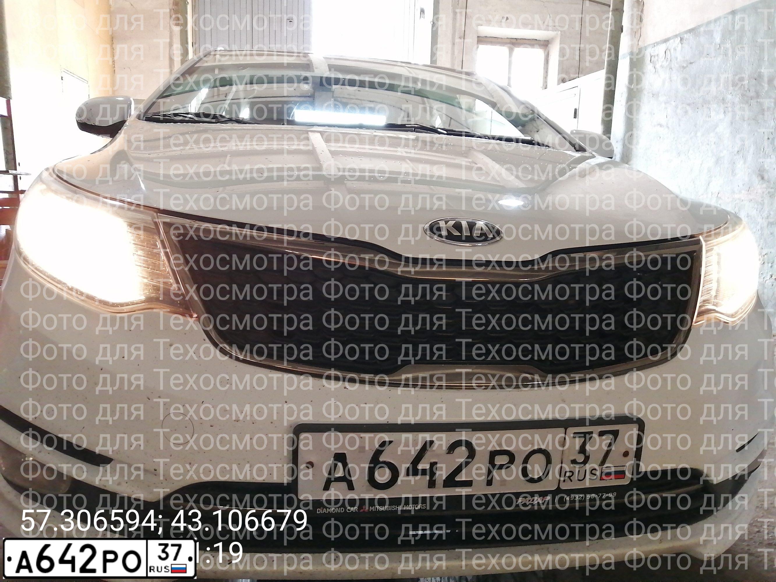 Фото автомобиля KIA RIO, 2017 — госномер Р135ВМ62. Цвет: Белый