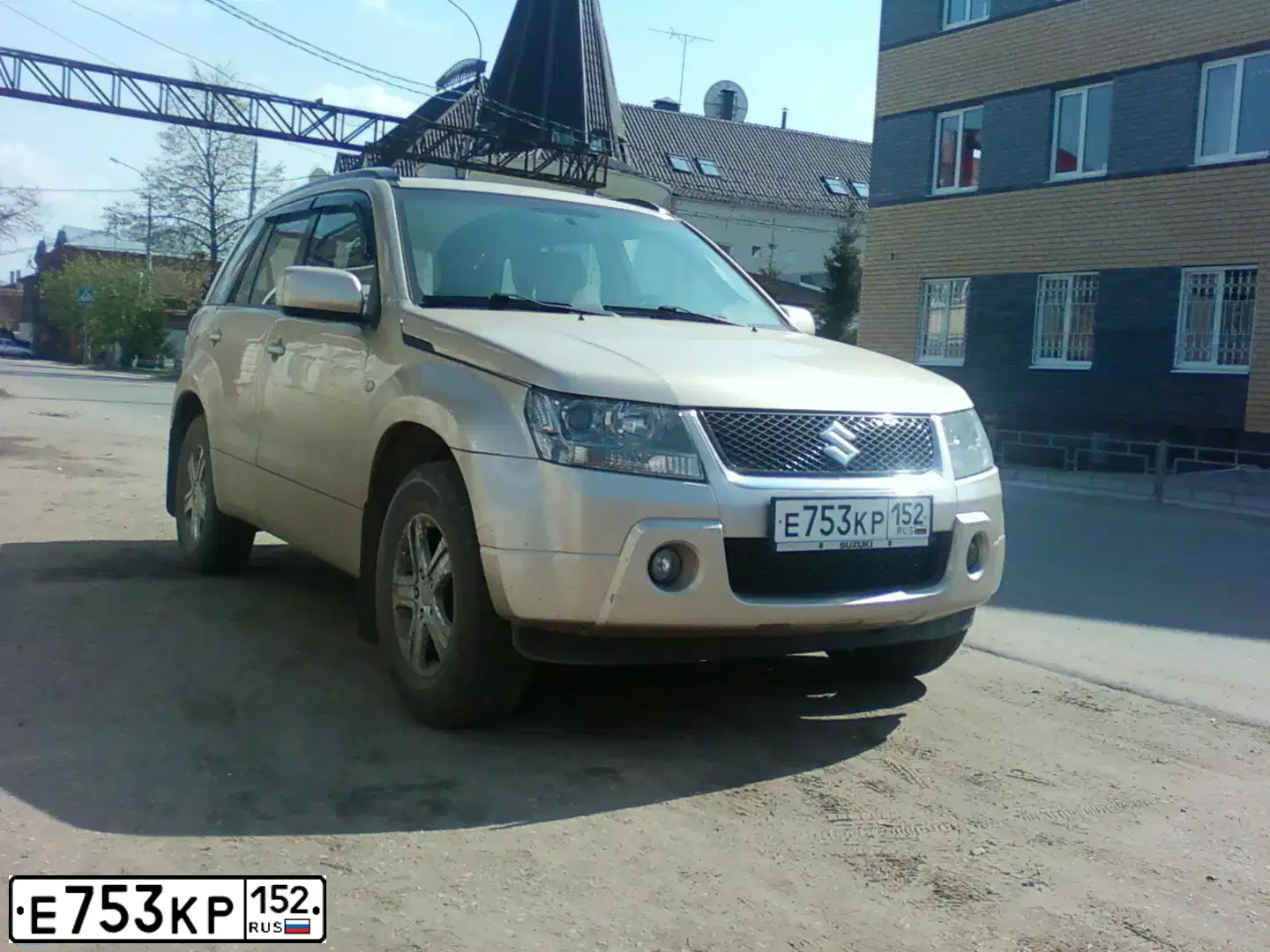 Фото автомобиля SUZUKI /GRAND/ VITARA, 2006 — госномер Е753КР152. Цвет: БЕЖЕВЫЙ