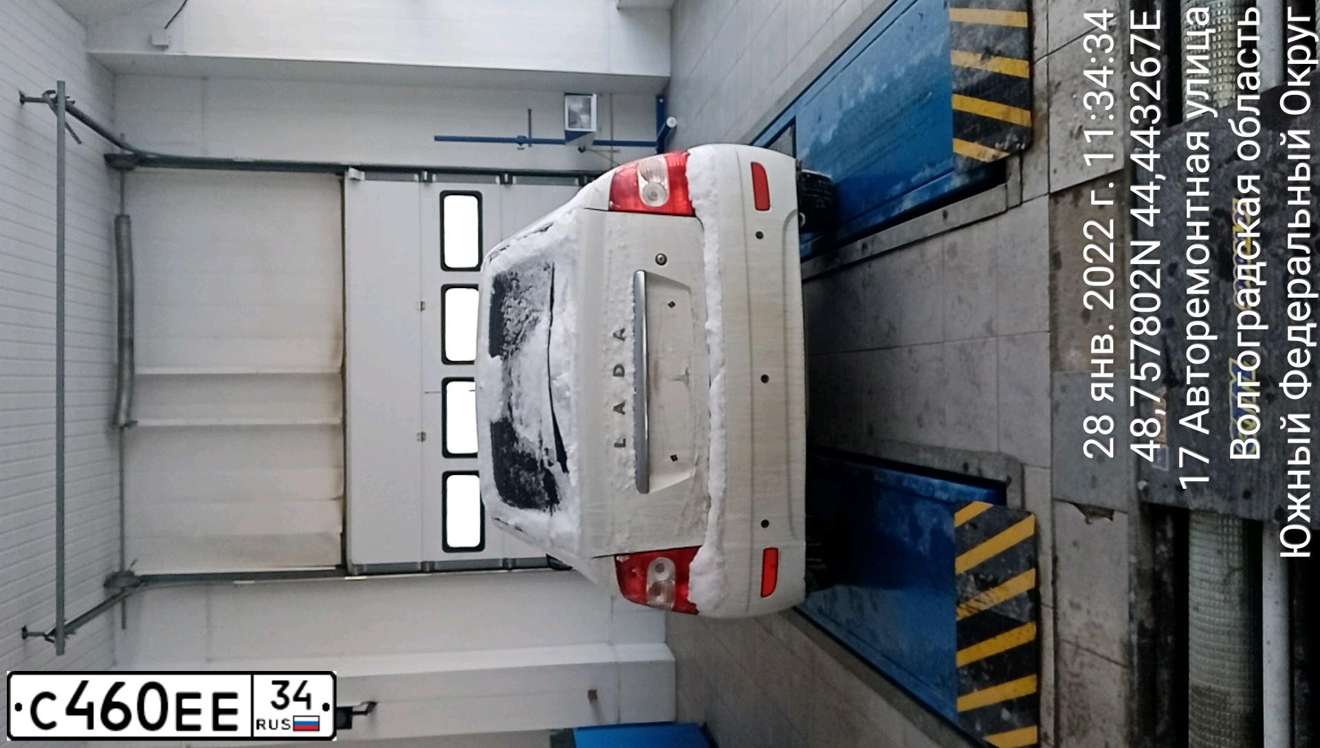 Фото автомобиля LADA 2172 PRIORA, 2011 — госномер М174НМ134. Цвет: Белый
