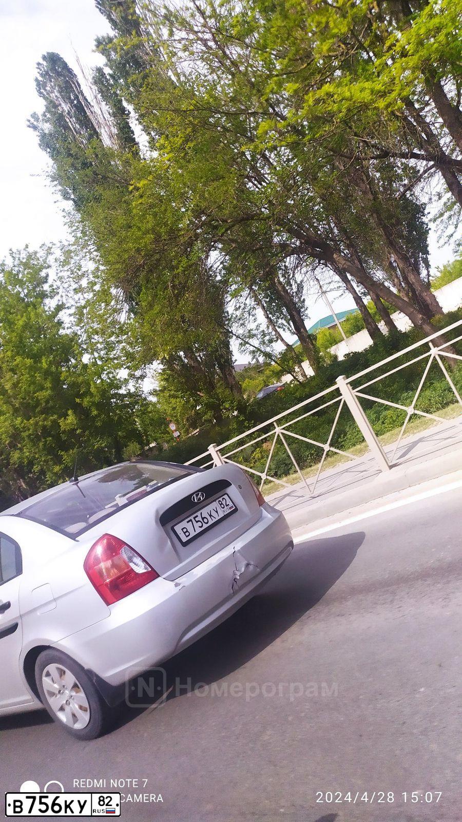 Фото автомобиля HYUNDAI ACCENT, 2009 — госномер В756КУ82. Цвет: серебристый