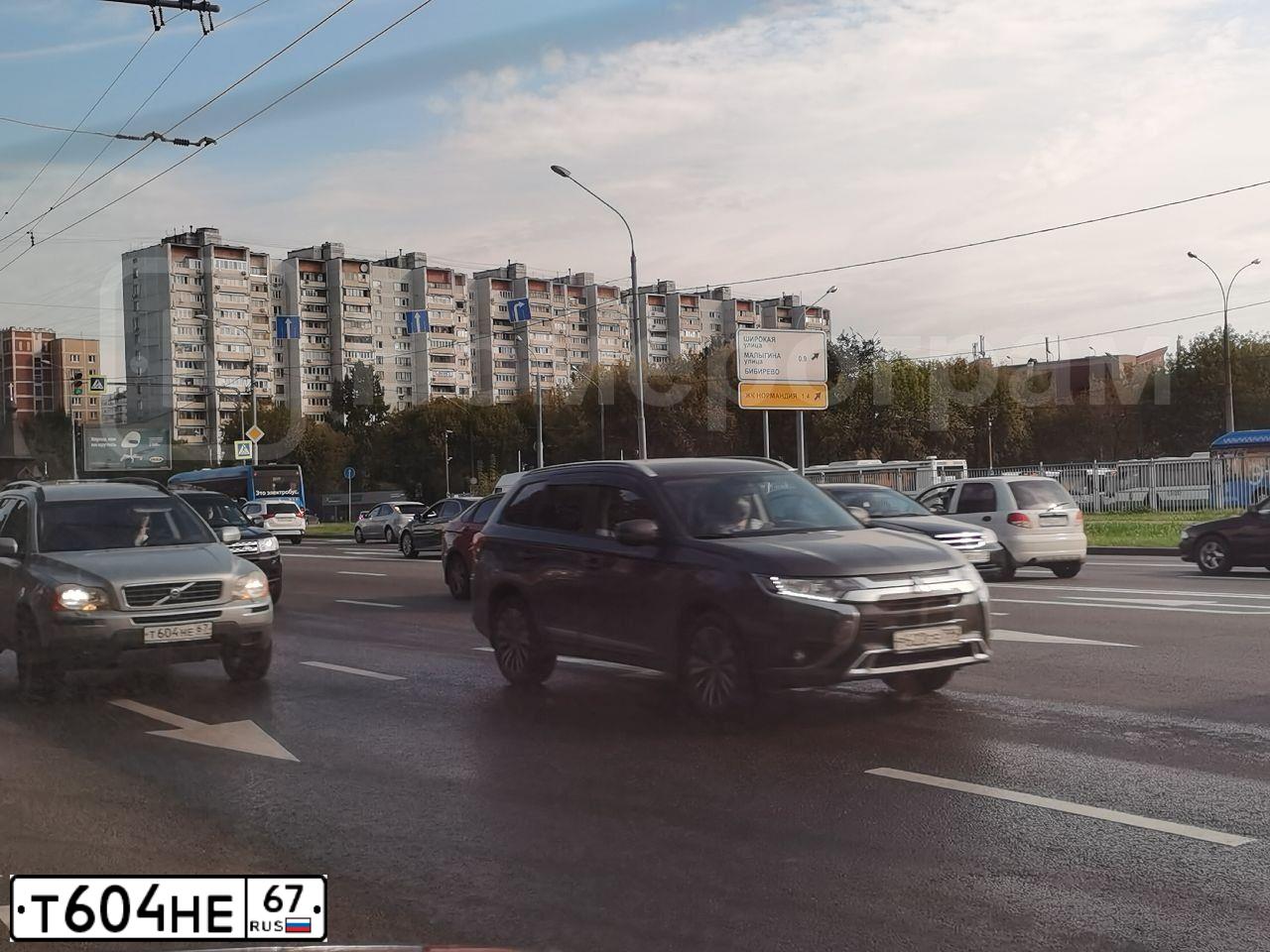 Фото автомобиля VOLVO XC90, 2006 — госномер Т604НЕ67. Цвет: СВЕТЛО-СЕРЫЙ