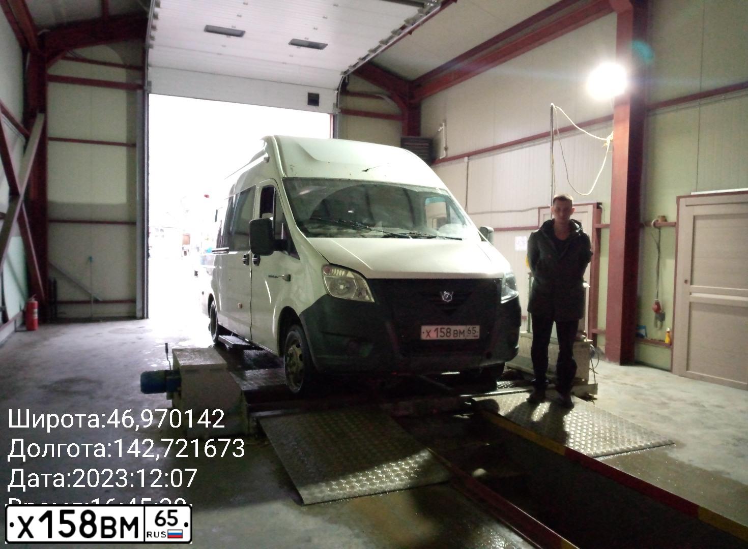 Фото автомобиля GAZ EL NEXT /D/, 2018 — госномер Х158ВМ65. Цвет: Белый