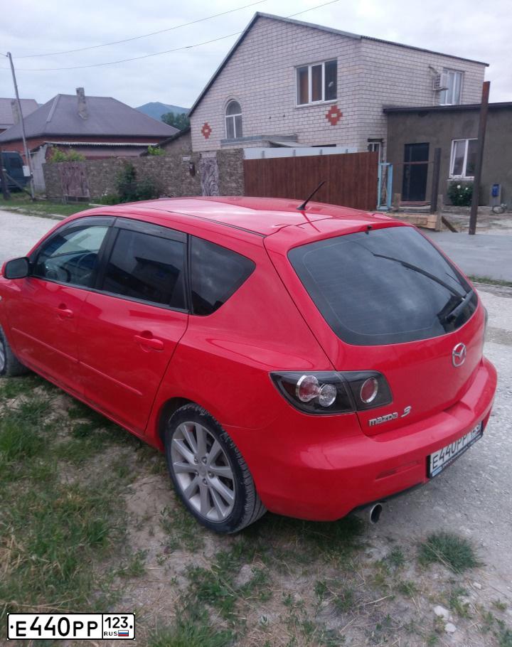 Фото автомобиля MAZDA 3, 2006 — госномер Е440РР123. Цвет: Красный
