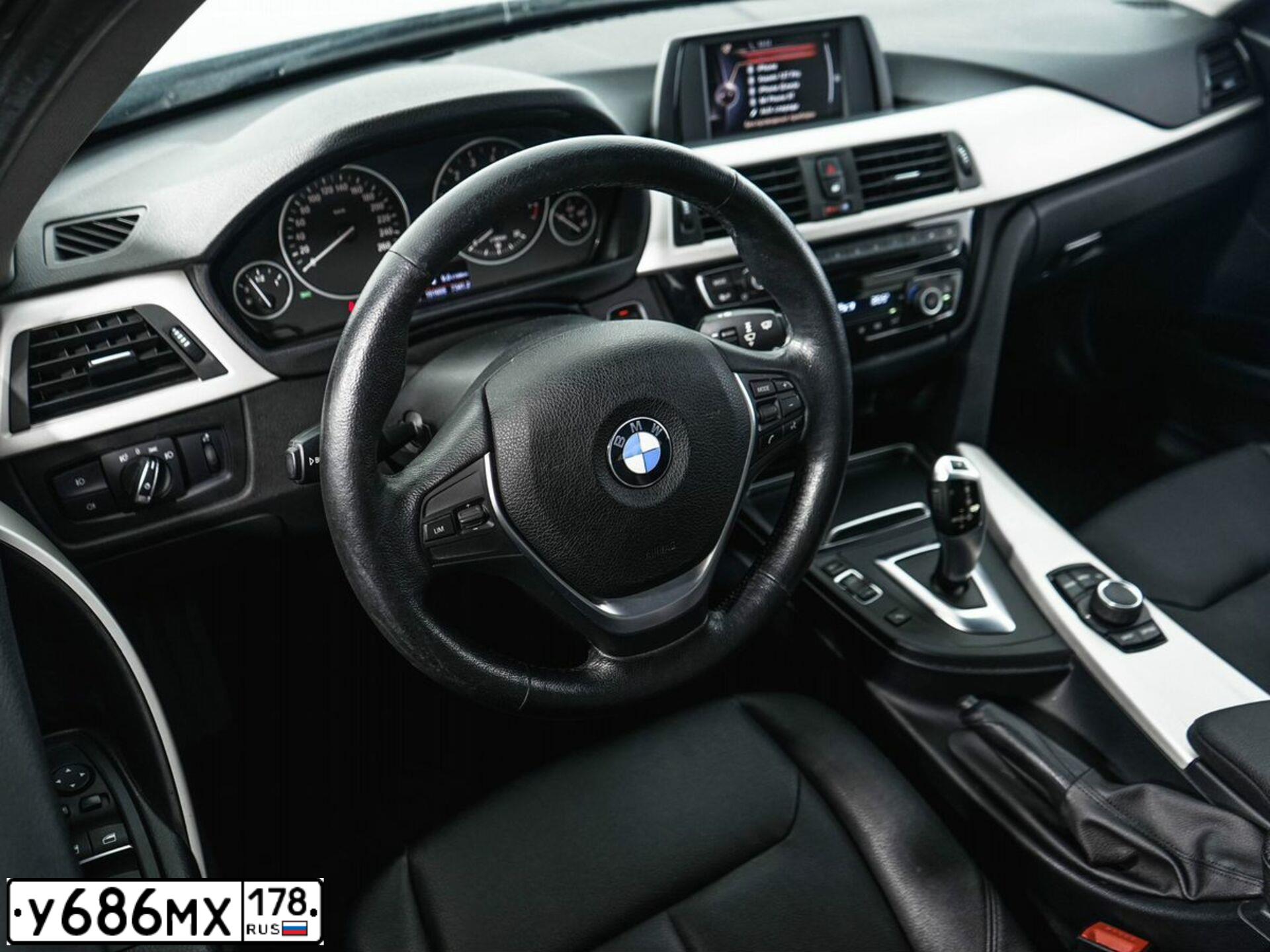 Фото автомобиля BMW SERIE 3, 2016 — госномер О826РУ18. Цвет: СЕРЕБРИСТЫЙ