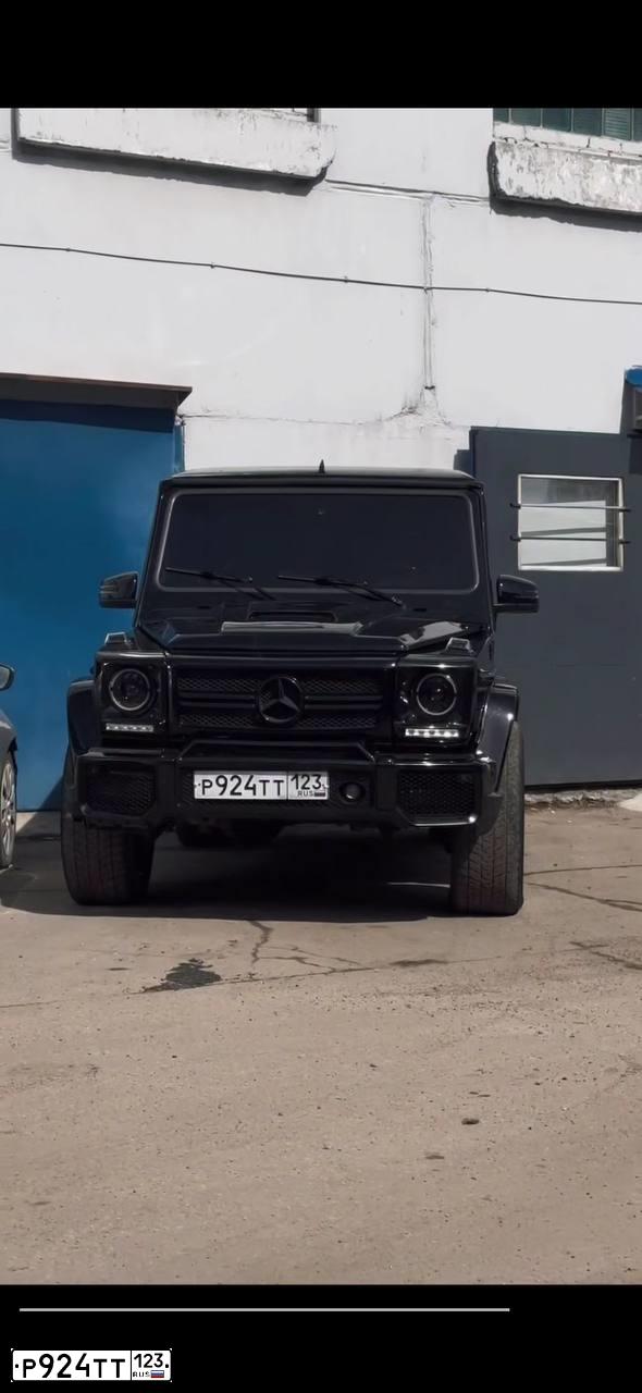 Фото автомобиля MERCEDES-BENZ МЕRСЕDЕS ВЕNZ G500, 2001 — госномер Р924ТТ123. Цвет: ЧЕРНЫЙ