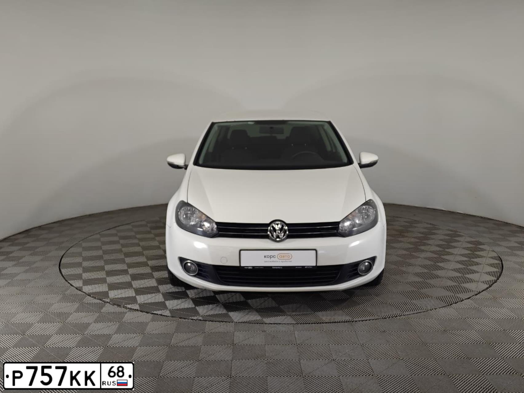 Фото автомобиля VOLKSWAGEN GOLF, 2011 — госномер Н376АМ250. Цвет: Белый