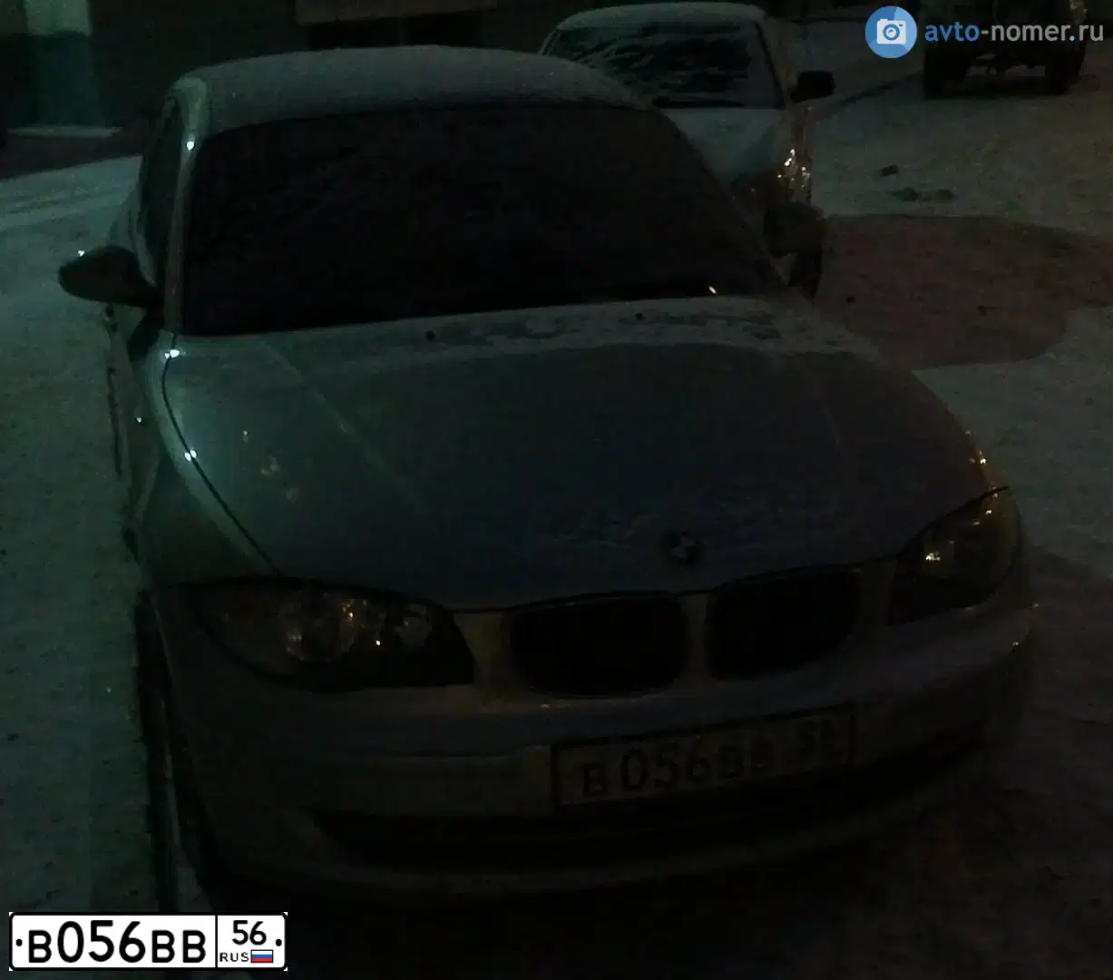 Фото автомобиля BMW SERIE 1, 2007 — госномер В056ВВ56. Цвет: серебристый