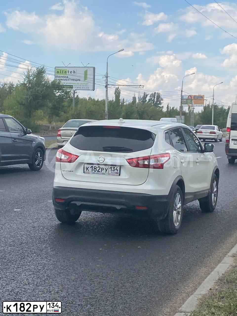 Фото автомобиля NISSAN QASHQAI, 2018 — госномер А536КЕ799. Цвет: Белый