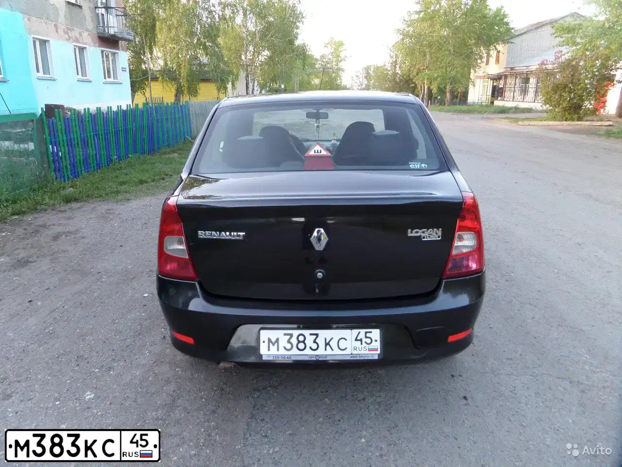 Фото автомобиля RENAULT T LOGAN, 2010 — госномер М383КС45. Цвет: ЧЕРНЫЙ