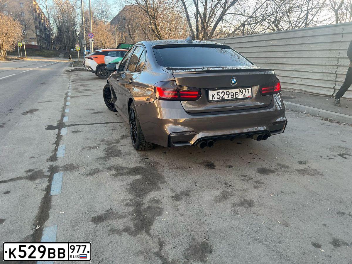 Фото автомобиля BMW SERIE 3, 2013 — госномер О327ТК790. Цвет: Коричневый