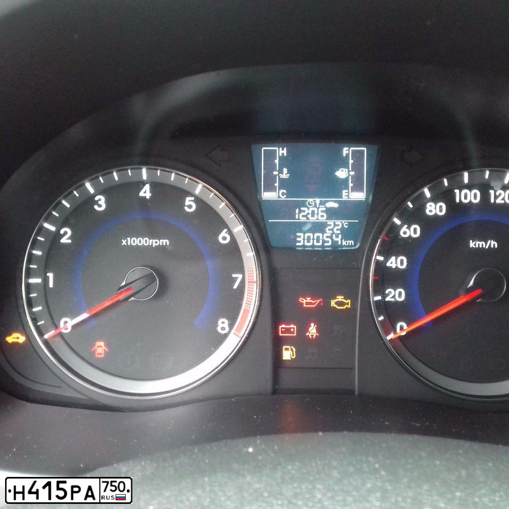 Фото автомобиля HYUNDAI SOLARIS, 2016 — госномер Х267РТ750. Цвет: БЕЛЫЙ ЖЕЛТЫЙ СЕРЫЙ